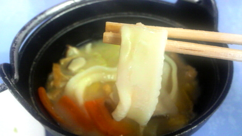 きしめんみたいでしょ。 きしめんうどん?いえいえ、団子です。