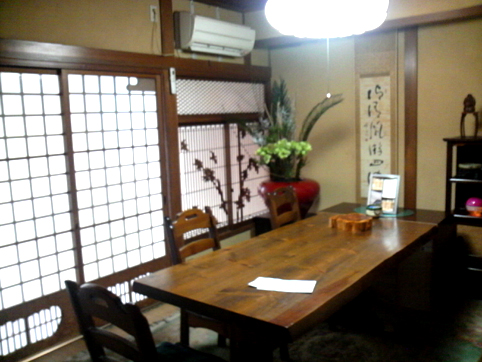 明らかに時間外でした。 入ってみると民宿でした